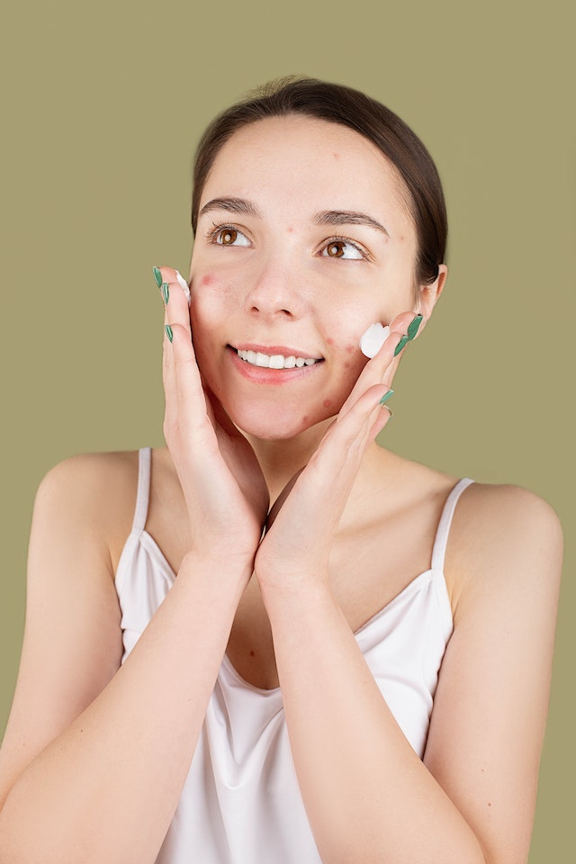 Teenagers, Listen Up! Here’s What You Need to Know About Your Skincare Routine