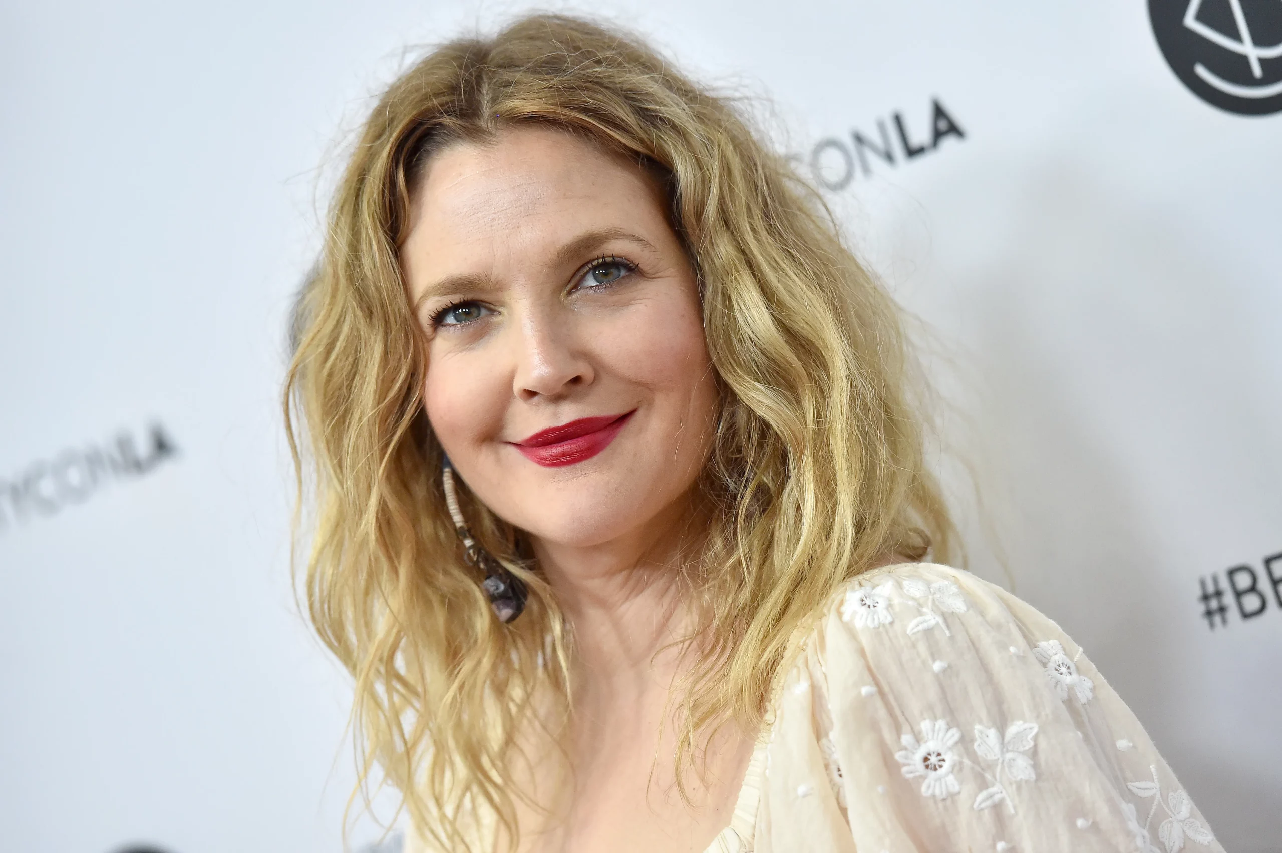 Drew Barrymore to Host National Book Awards