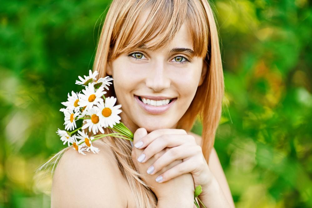Chamomile Chronicles: Discover How Chamomile Soothes Redness and Acne in Skincare