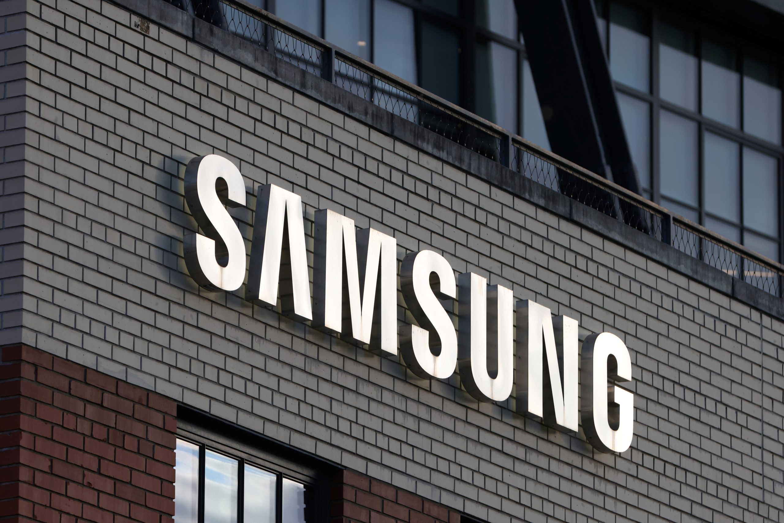 Samsung Anticipates the End of the Prolonged Memory Chip Slump in 2024