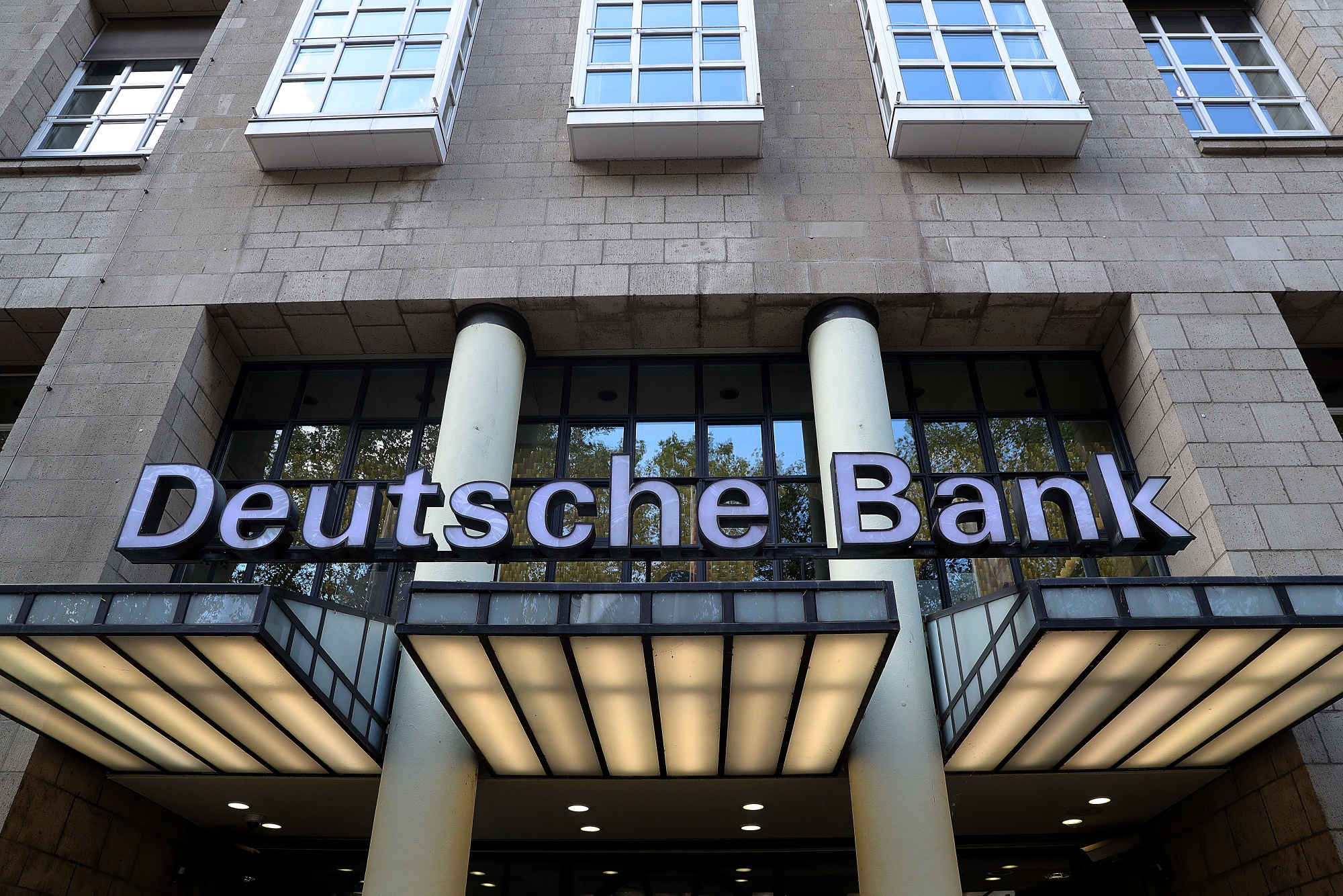 Deutsche Bank Workers Gear Up for Fight