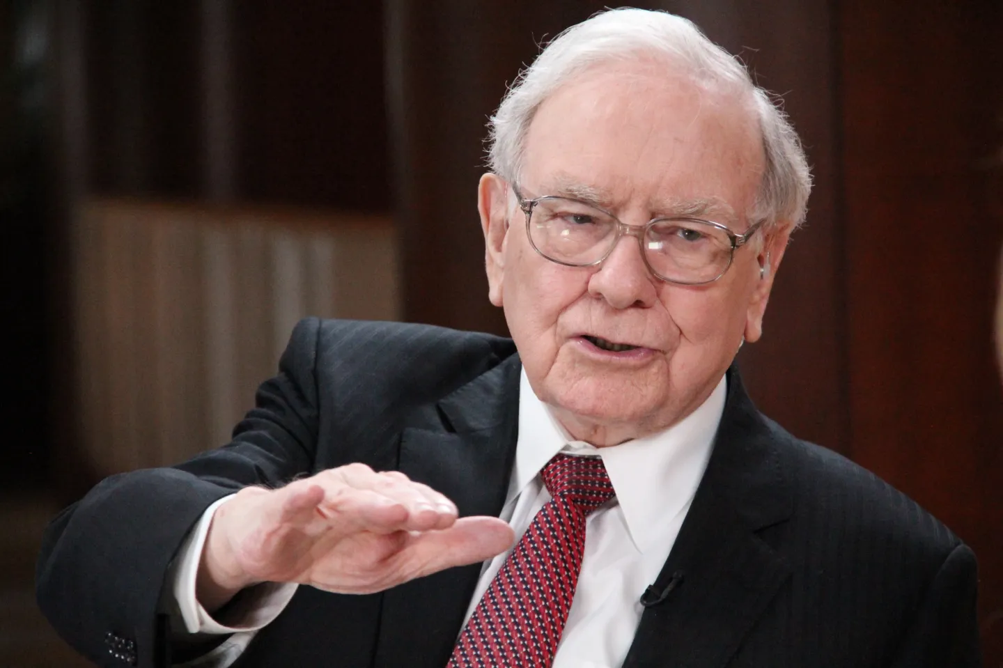 Strategic Moves: Warren Buffett’s Berkshire Hathaway Cashes In on Blue-Chip US Stocks
