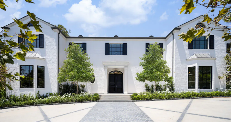 Chinese Billionaire Buys Hilton’s Bel-Air Mansion for Less