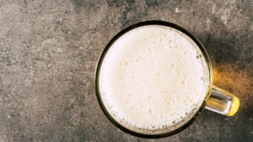 Brew or Pee? Decoding the Foamy Resemblance in Your Urine