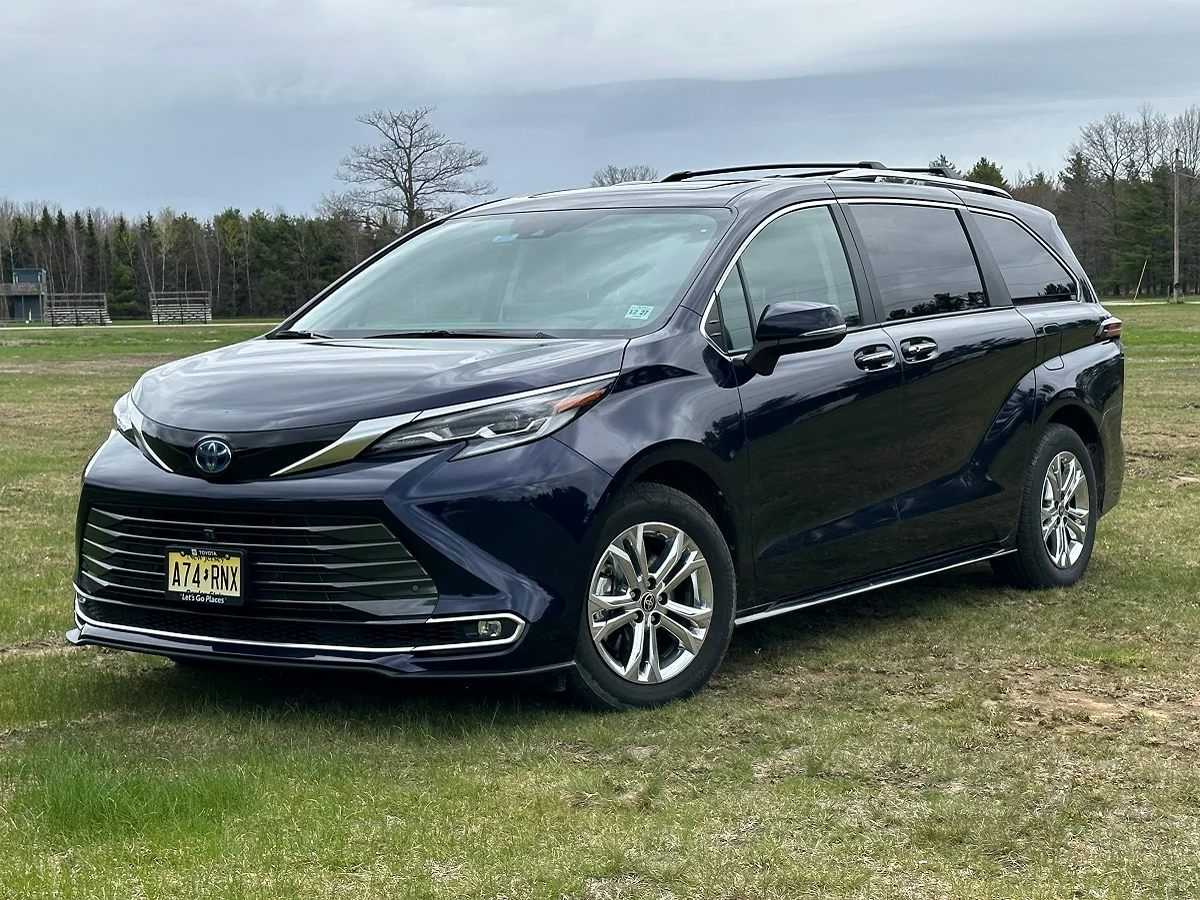 Mastering the Minivan: Exploring the 2023 Toyota Sienna Specifications