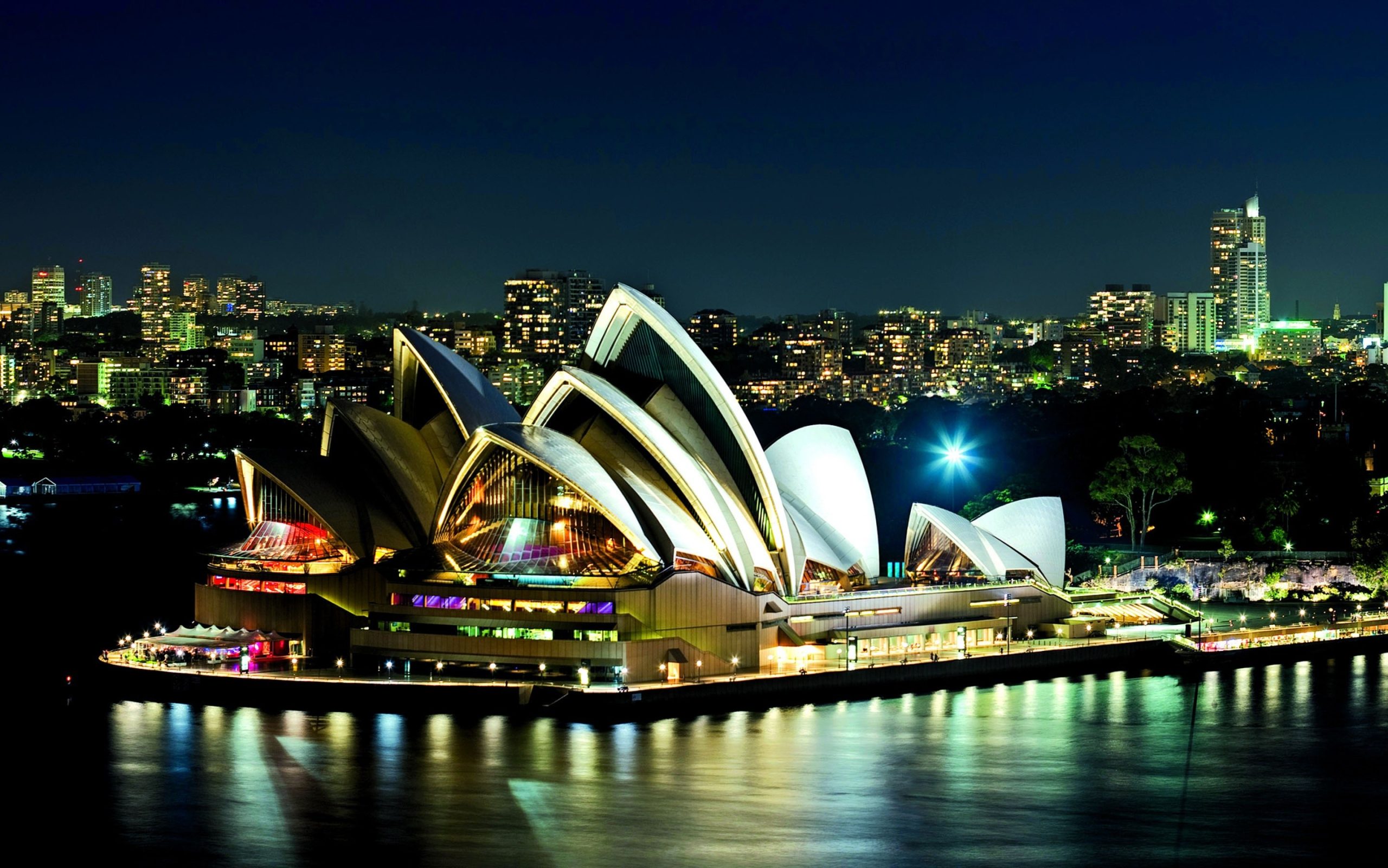 Iconic Landmarks and Vibrant City Life in Sydney, Australia