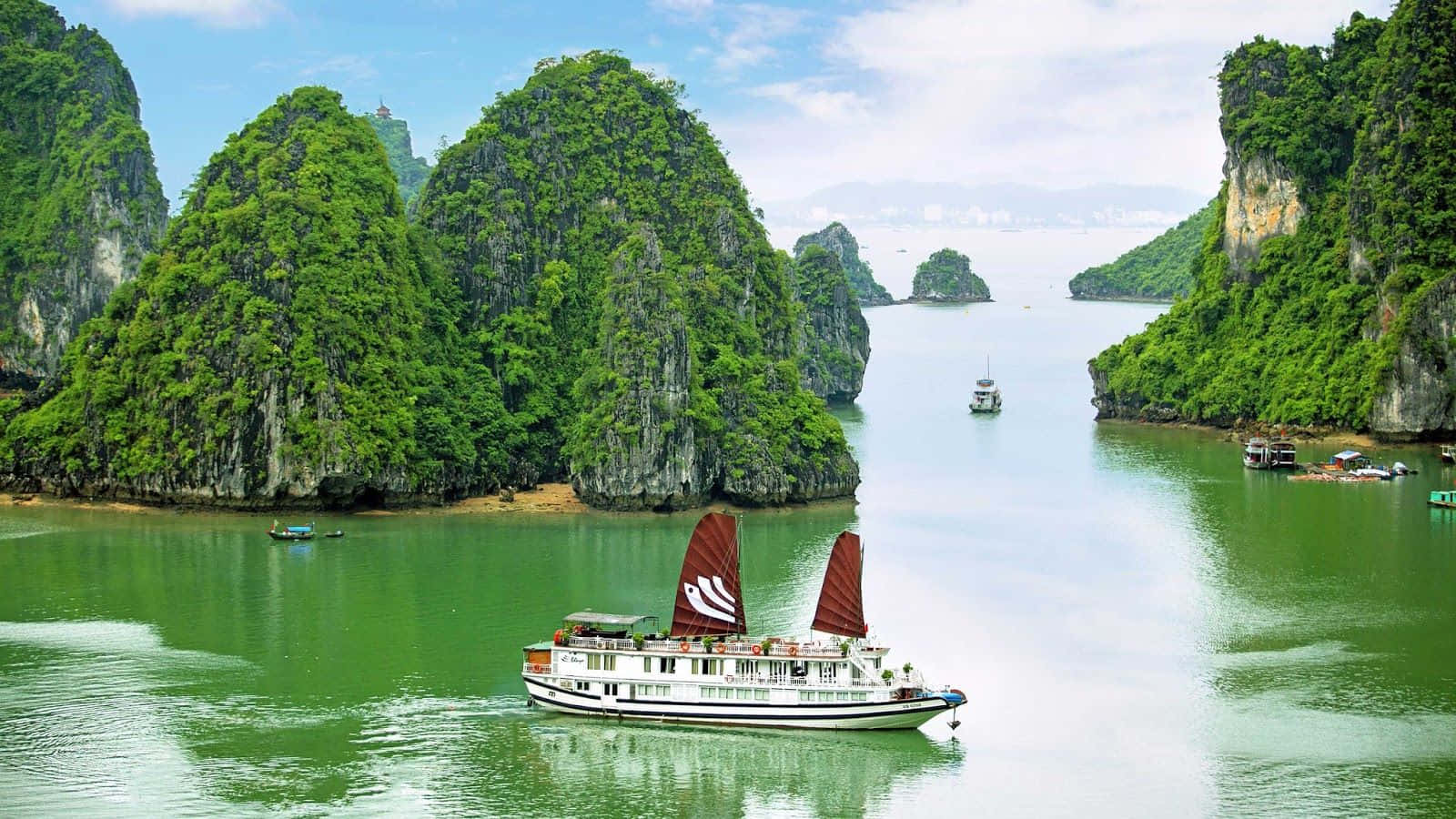 Halong Bay, Vietnam Stunning Natural Landscapes in 2024